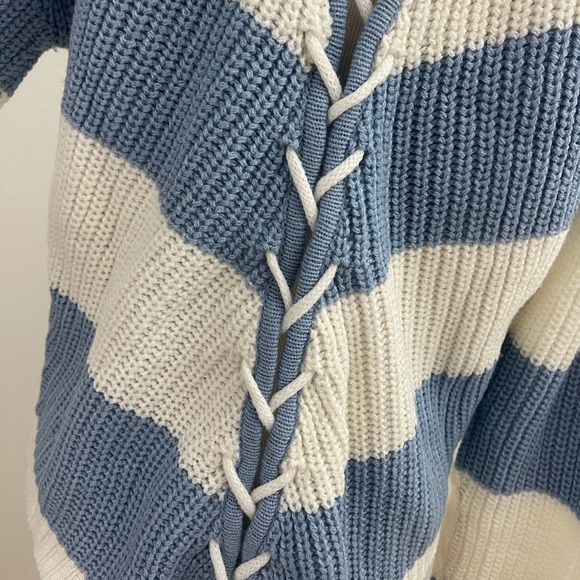 DEREK HEART LIGHT BLUE AND WHITE CHEVRON BOLD STRIPE SWEATER TIE CLOSURE… - Picture 6 of 7